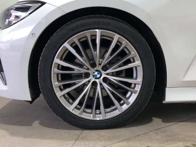 BMW Serie 3 320i color Blanco. Año 2021. 135KW(184CV). Gasolina. En concesionario Movilnorte El Carralero de Madrid