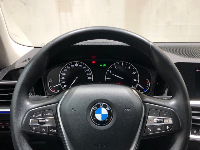 BMW Serie 3 320i color Blanco. Año 2021. 135KW(184CV). Gasolina. En concesionario Movilnorte El Carralero de Madrid