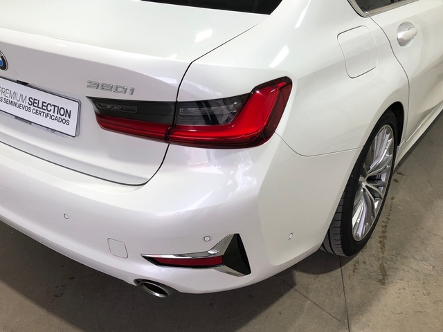 BMW Serie 3 320i color Blanco. Año 2021. 135KW(184CV). Gasolina. En concesionario Movilnorte El Carralero de Madrid