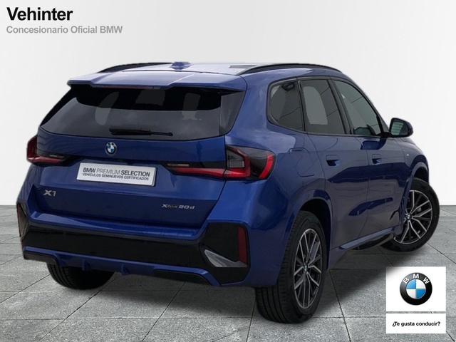 BMW X1 xDrive20d color Azul. Año 2024. 120KW(163CV). Diésel. En concesionario Momentum S.A. de Madrid