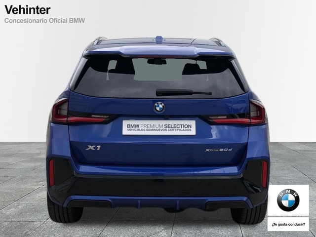BMW X1 xDrive20d color Azul. Año 2024. 120KW(163CV). Diésel. En concesionario Momentum S.A. de Madrid