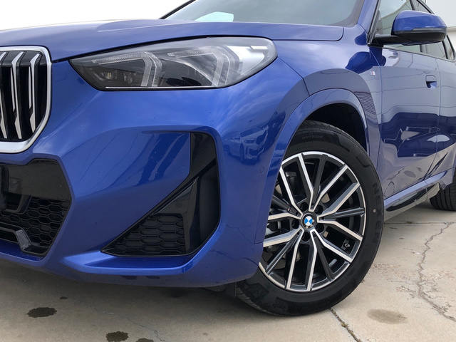 BMW X1 xDrive20d color Azul. Año 2024. 120KW(163CV). Diésel. En concesionario Momentum S.A. de Madrid