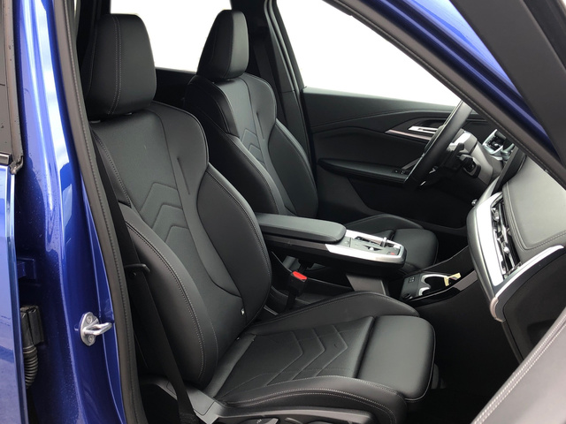 BMW X1 xDrive20d color Azul. Año 2024. 120KW(163CV). Diésel. En concesionario Momentum S.A. de Madrid