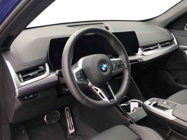 BMW X1 xDrive20d color Azul. Año 2024. 120KW(163CV). Diésel. En concesionario Momentum S.A. de Madrid