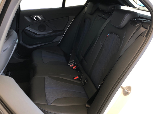 BMW Serie 1 118d color Blanco. Año 2024. 110KW(150CV). Diésel. En concesionario Vehinter Getafe de Madrid