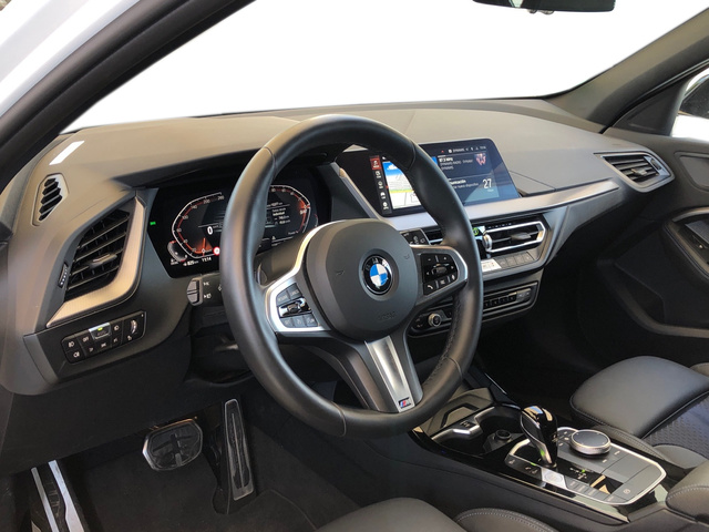 BMW Serie 1 118d color Blanco. Año 2024. 110KW(150CV). Diésel. En concesionario Vehinter Getafe de Madrid