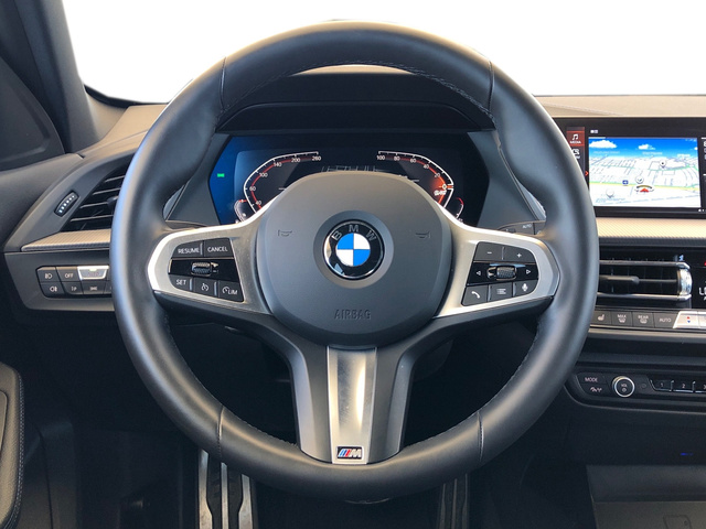 BMW Serie 1 118d color Blanco. Año 2024. 110KW(150CV). Diésel. En concesionario Vehinter Getafe de Madrid