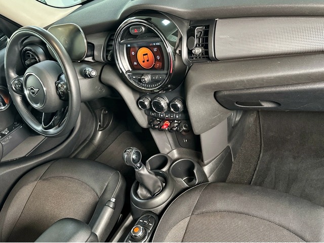 fotoG 7 del MINI MINI 5 Puertas Cooper 100 kW (136 CV) 136cv Gasolina del 2021 en Asturias