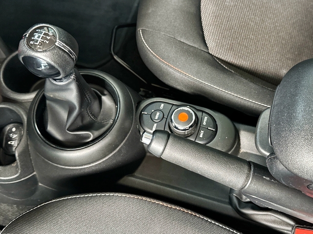 fotoG 16 del MINI MINI 5 Puertas Cooper 100 kW (136 CV) 136cv Gasolina del 2021 en Asturias