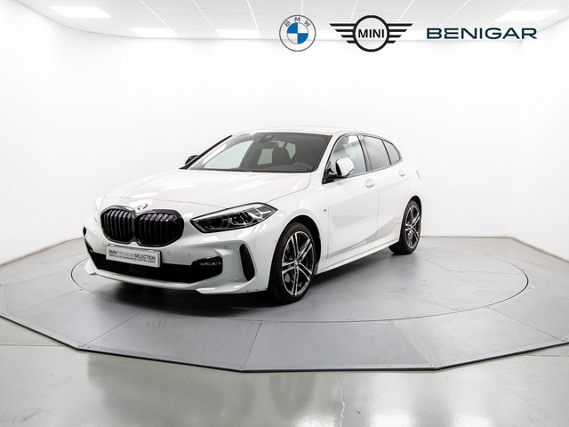 BMW Serie 1 118i color Blanco. Año 2021. 103KW(140CV). Gasolina. En concesionario Móvil Begar Alicante de Alicante