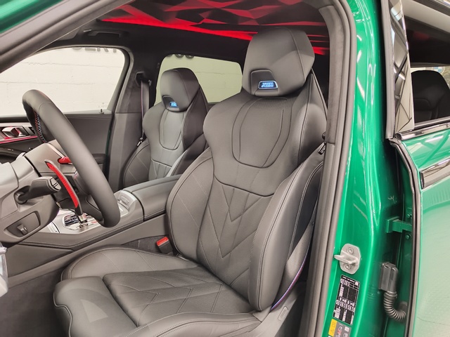 BMW XM 50e color Verde. Año 2025. 350KW(476CV). Híbrido Electro/Gasolina. En concesionario Autoberón de La Rioja