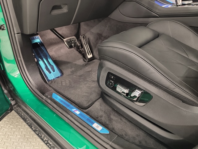BMW XM 50e color Verde. Año 2025. 350KW(476CV). Híbrido Electro/Gasolina. En concesionario Autoberón de La Rioja