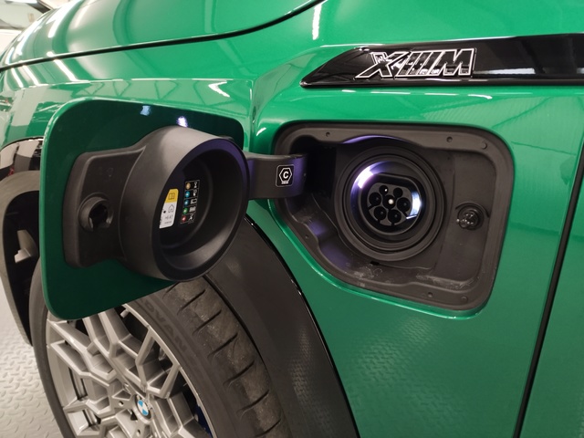 BMW XM 50e color Verde. Año 2025. 350KW(476CV). Híbrido Electro/Gasolina. En concesionario Autoberón de La Rioja