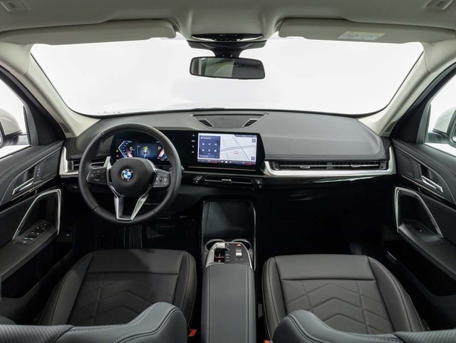 BMW X1 sDrive18d color Blanco. Año 2024. 110KW(150CV). Diésel. En concesionario Oliva Motor Girona de Girona