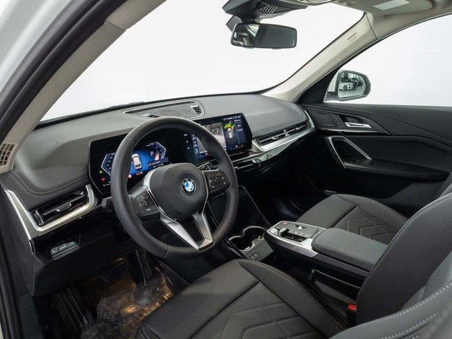 BMW X1 sDrive18d color Blanco. Año 2024. 110KW(150CV). Diésel. En concesionario Oliva Motor Girona de Girona