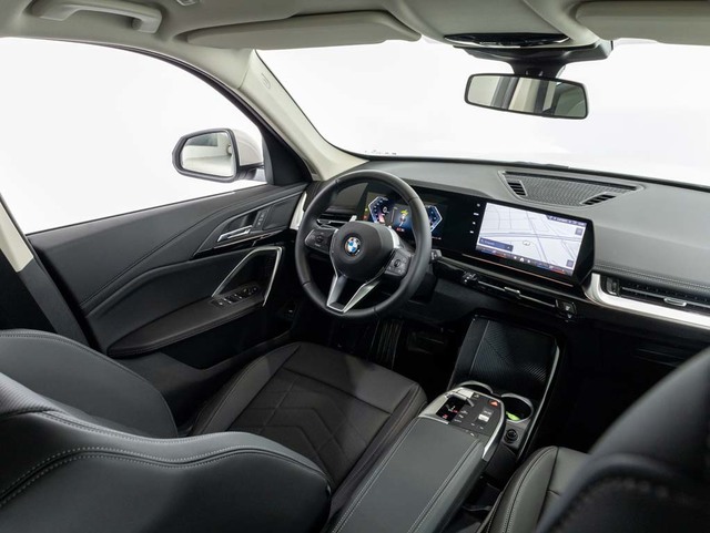 BMW X1 sDrive18d color Blanco. Año 2024. 110KW(150CV). Diésel. En concesionario Oliva Motor Girona de Girona