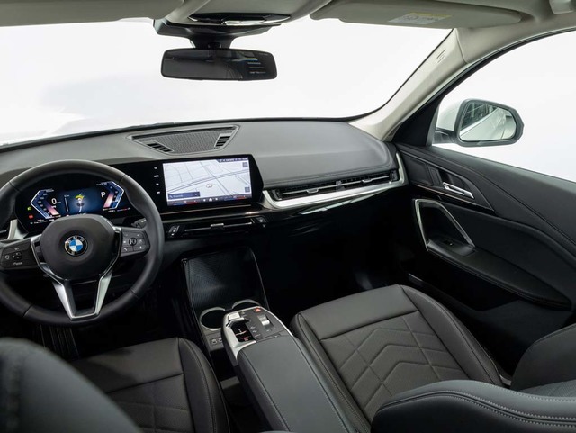 BMW X1 sDrive18d color Blanco. Año 2024. 110KW(150CV). Diésel. En concesionario Oliva Motor Girona de Girona