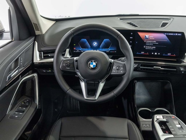 BMW X1 sDrive18d color Blanco. Año 2024. 110KW(150CV). Diésel. En concesionario Oliva Motor Girona de Girona
