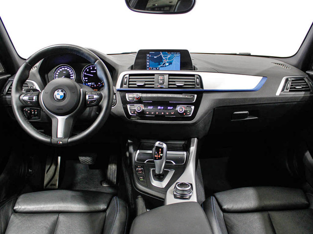 BMW Serie 1 118i color Azul. Año 2019. 100KW(136CV). Gasolina. En concesionario Barcelona Premium -- GRAN VIA de Barcelona
