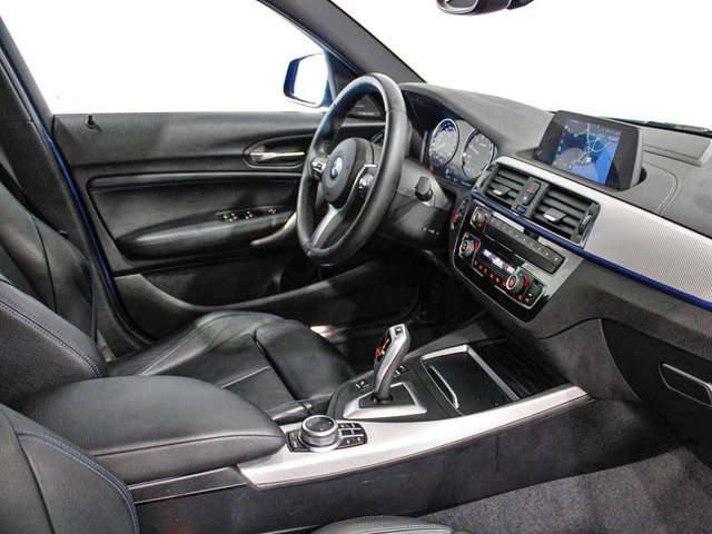BMW Serie 1 118i color Azul. Año 2019. 100KW(136CV). Gasolina. En concesionario Barcelona Premium -- GRAN VIA de Barcelona