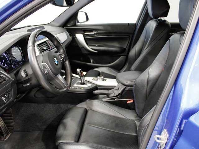 BMW Serie 1 118i color Azul. Año 2019. 100KW(136CV). Gasolina. En concesionario Barcelona Premium -- GRAN VIA de Barcelona