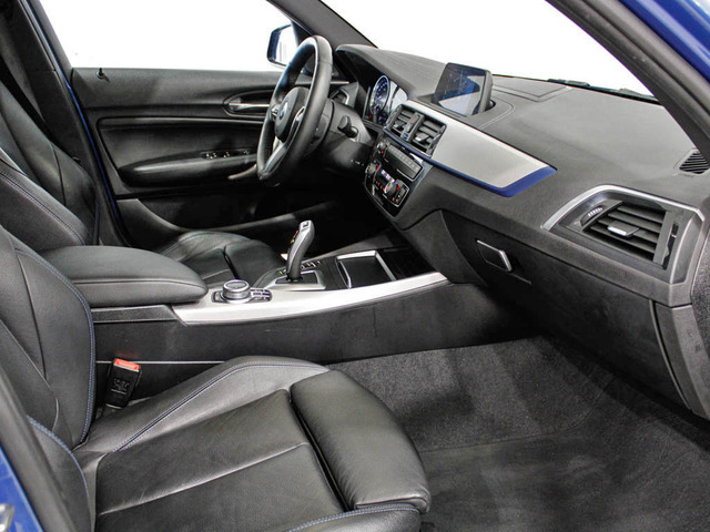 BMW Serie 1 118i color Azul. Año 2019. 100KW(136CV). Gasolina. En concesionario Barcelona Premium -- GRAN VIA de Barcelona