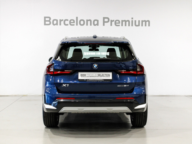 BMW X1 sDrive20i color Azul. Año 2025. 125KW(170CV). Gasolina. En concesionario Barcelona Premium -- GRAN VIA de Barcelona