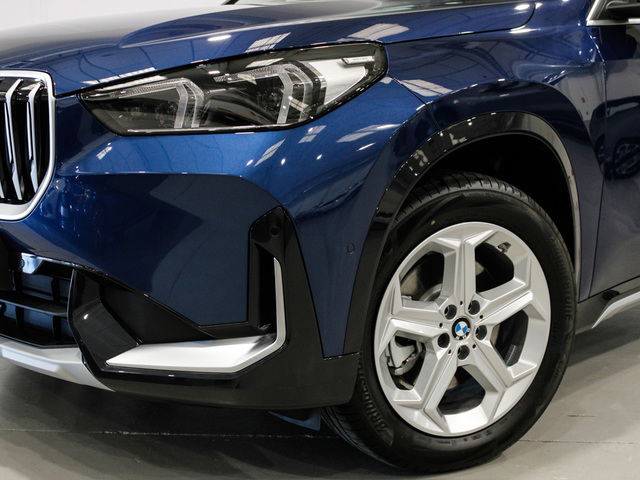 BMW X1 sDrive20i color Azul. Año 2025. 125KW(170CV). Gasolina. En concesionario Barcelona Premium -- GRAN VIA de Barcelona
