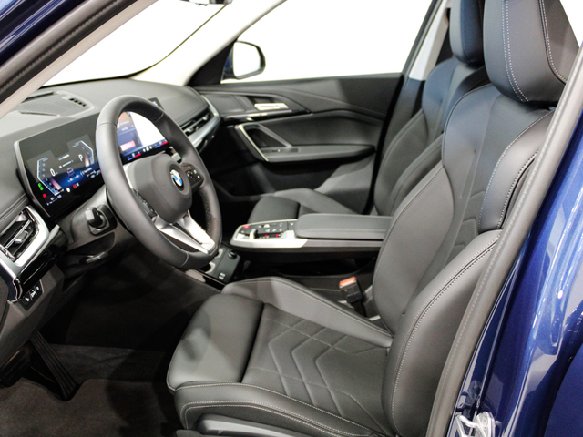 BMW X1 sDrive20i color Azul. Año 2025. 125KW(170CV). Gasolina. En concesionario Barcelona Premium -- GRAN VIA de Barcelona