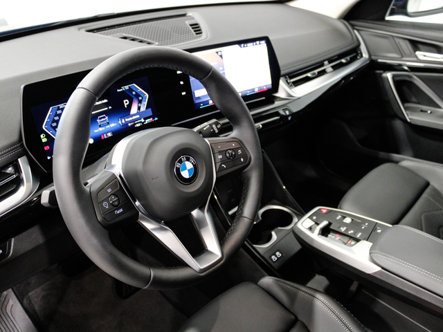 BMW X1 sDrive20i color Azul. Año 2025. 125KW(170CV). Gasolina. En concesionario Barcelona Premium -- GRAN VIA de Barcelona