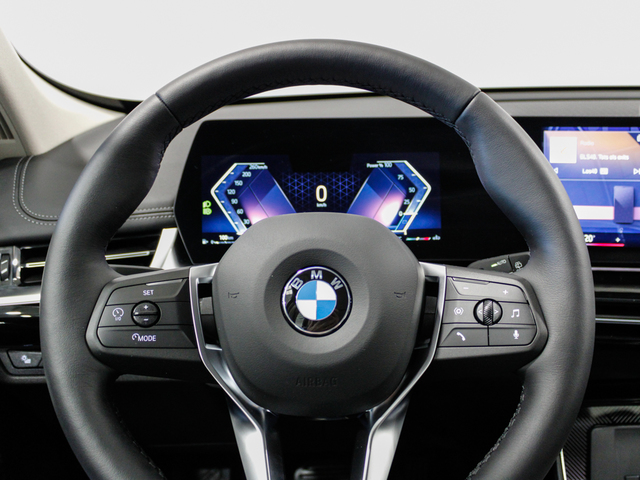 BMW X1 sDrive20i color Azul. Año 2025. 125KW(170CV). Gasolina. En concesionario Barcelona Premium -- GRAN VIA de Barcelona