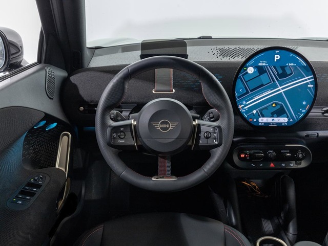 fotoG 23 del MINI MINI Aceman E 135 kW (184 CV) 184cv Eléctrico del 2025 en Girona