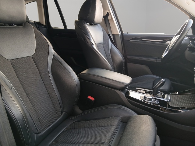 BMW X3 xDrive20d color Blanco. Año 2020. 140KW(190CV). Diésel. En concesionario GANDIA Automoviles Fersan, S.A. de Valencia