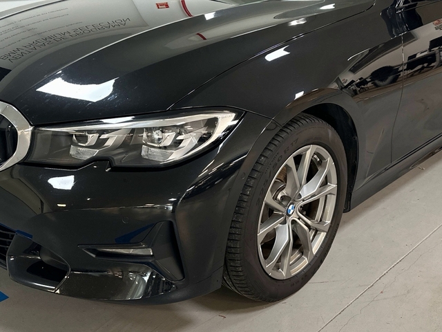 BMW Serie 3 318d color Negro. Año 2020. 110KW(150CV). Diésel. En concesionario Triocar Gijón (Bmw y Mini) de Asturias