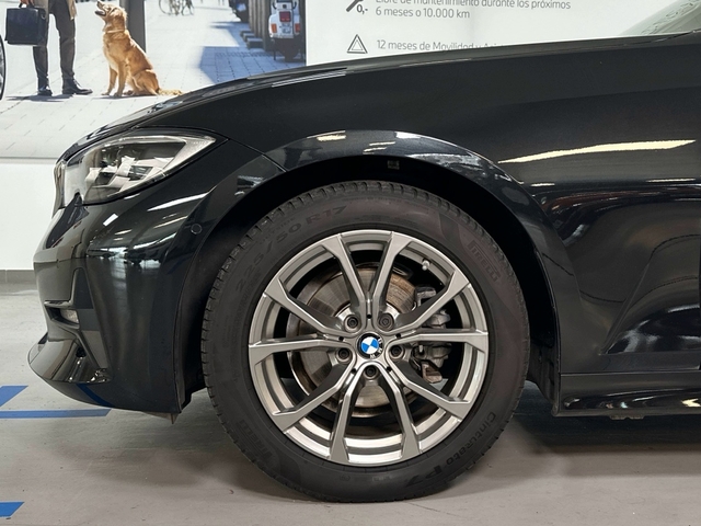 BMW Serie 3 318d color Negro. Año 2020. 110KW(150CV). Diésel. En concesionario Triocar Gijón (Bmw y Mini) de Asturias