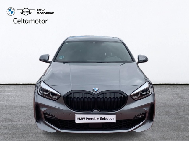 BMW Serie 1 118d color Gris. Año 2024. 110KW(150CV). Diésel. En concesionario Celtamotor Pontevedra de Pontevedra