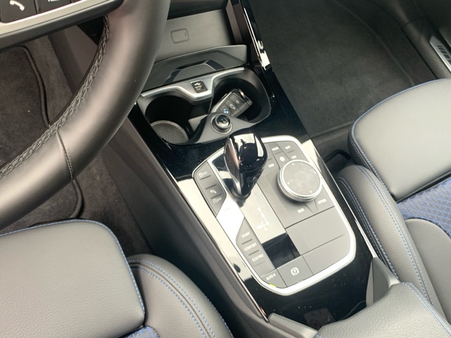 BMW Serie 1 118d color Gris. Año 2024. 110KW(150CV). Diésel. En concesionario Celtamotor Pontevedra de Pontevedra