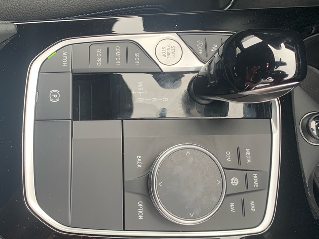 BMW Serie 1 118d color Gris. Año 2024. 110KW(150CV). Diésel. En concesionario Celtamotor Pontevedra de Pontevedra