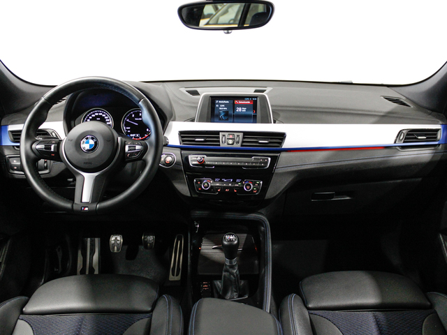 BMW X2 sDrive16d color Negro. Año 2024. 85KW(116CV). Diésel. En concesionario Barcelona Premium -- GRAN VIA de Barcelona