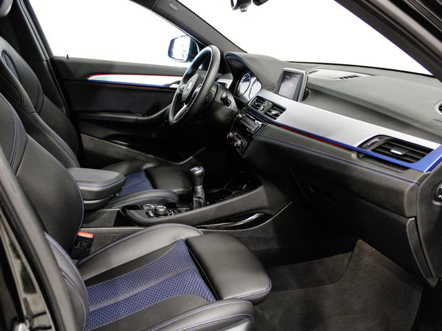 BMW X2 sDrive16d color Negro. Año 2024. 85KW(116CV). Diésel. En concesionario Barcelona Premium -- GRAN VIA de Barcelona
