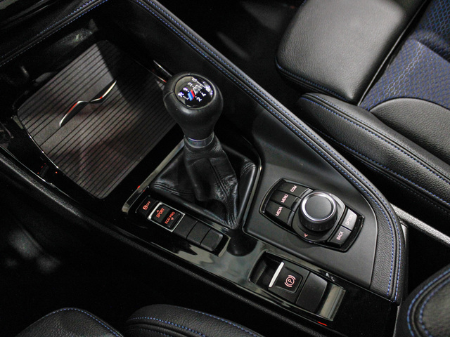 BMW X2 sDrive16d color Negro. Año 2024. 85KW(116CV). Diésel. En concesionario Barcelona Premium -- GRAN VIA de Barcelona