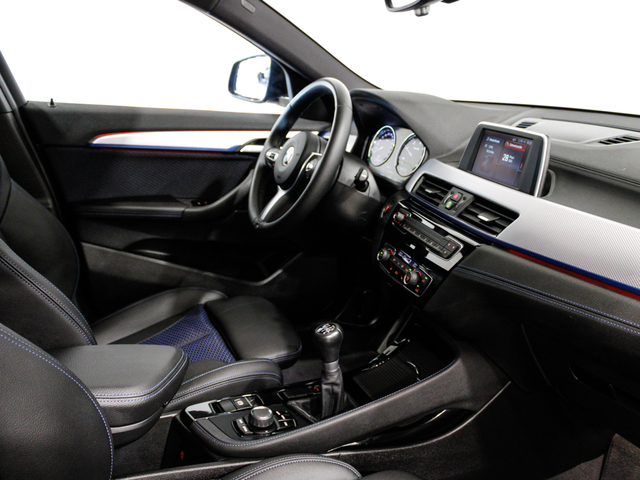 BMW X2 sDrive16d color Negro. Año 2024. 85KW(116CV). Diésel. En concesionario Barcelona Premium -- GRAN VIA de Barcelona