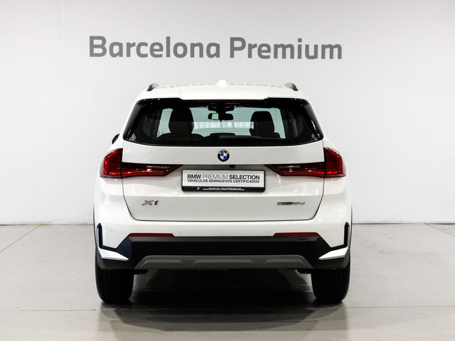 BMW X1 sDrive18d color Blanco. Año 2024. 110KW(150CV). Diésel. En concesionario Barcelona Premium -- GRAN VIA de Barcelona