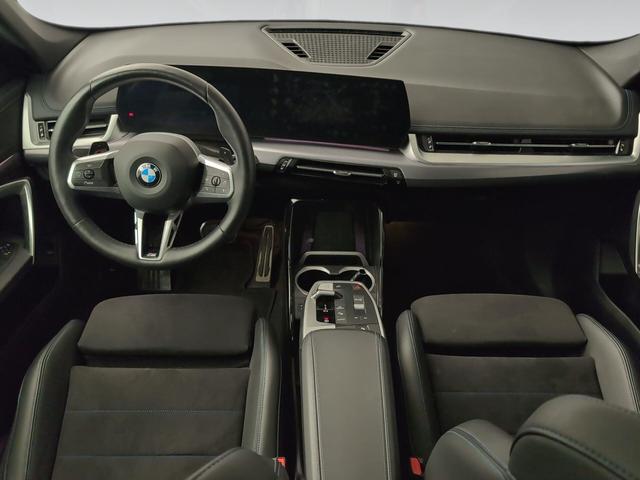 BMW X1 sDrive20i color Gris. Año 2024. 125KW(170CV). Gasolina. En concesionario Automotor Premium Velázquez - Málaga de Málaga