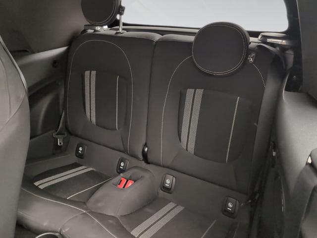 fotoG 8 del MINI MINI Cabrio Cooper 100 kW (136 CV) 136cv Gasolina del 2024 en Málaga
