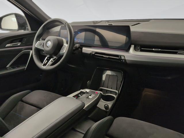 BMW X2 sDrive20i color Negro. Año 2024. 125KW(170CV). Gasolina. En concesionario Automotor Premium Marbella - Málaga de Málaga