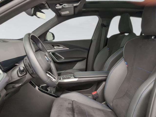 BMW X2 sDrive20i color Negro. Año 2024. 125KW(170CV). Gasolina. En concesionario Automotor Premium Marbella - Málaga de Málaga