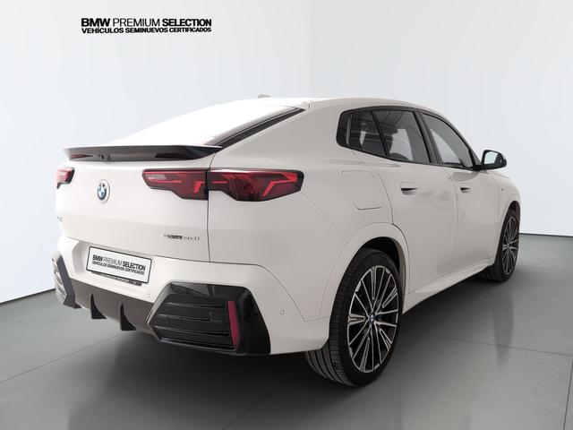 BMW X2 sDrive20i color Blanco. Año 2024. 125KW(170CV). Gasolina. En concesionario Automotor Premium Viso - Málaga de Málaga