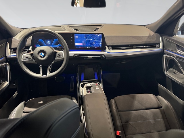 BMW X2 sDrive20i color Negro. Año 2024. 125KW(170CV). Gasolina. En concesionario Automotor Premium Viso - Málaga de Málaga