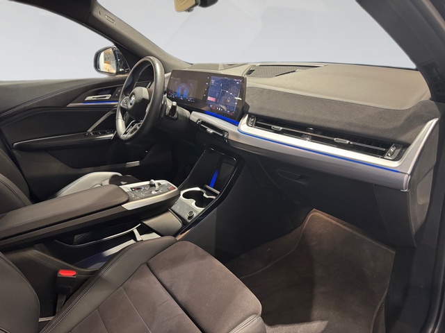 BMW X2 sDrive20i color Negro. Año 2024. 125KW(170CV). Gasolina. En concesionario Automotor Premium Viso - Málaga de Málaga